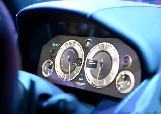 車載液晶屏-未來選擇HUD還是全液晶儀表?