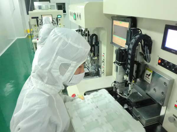 精顯科技工廠車間研發(fā)液晶屏